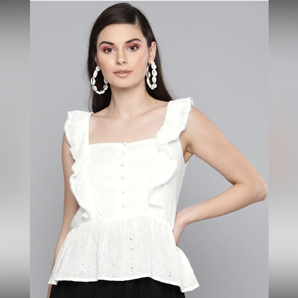 Beautiful NWOT white schiffli embroidered A-line top